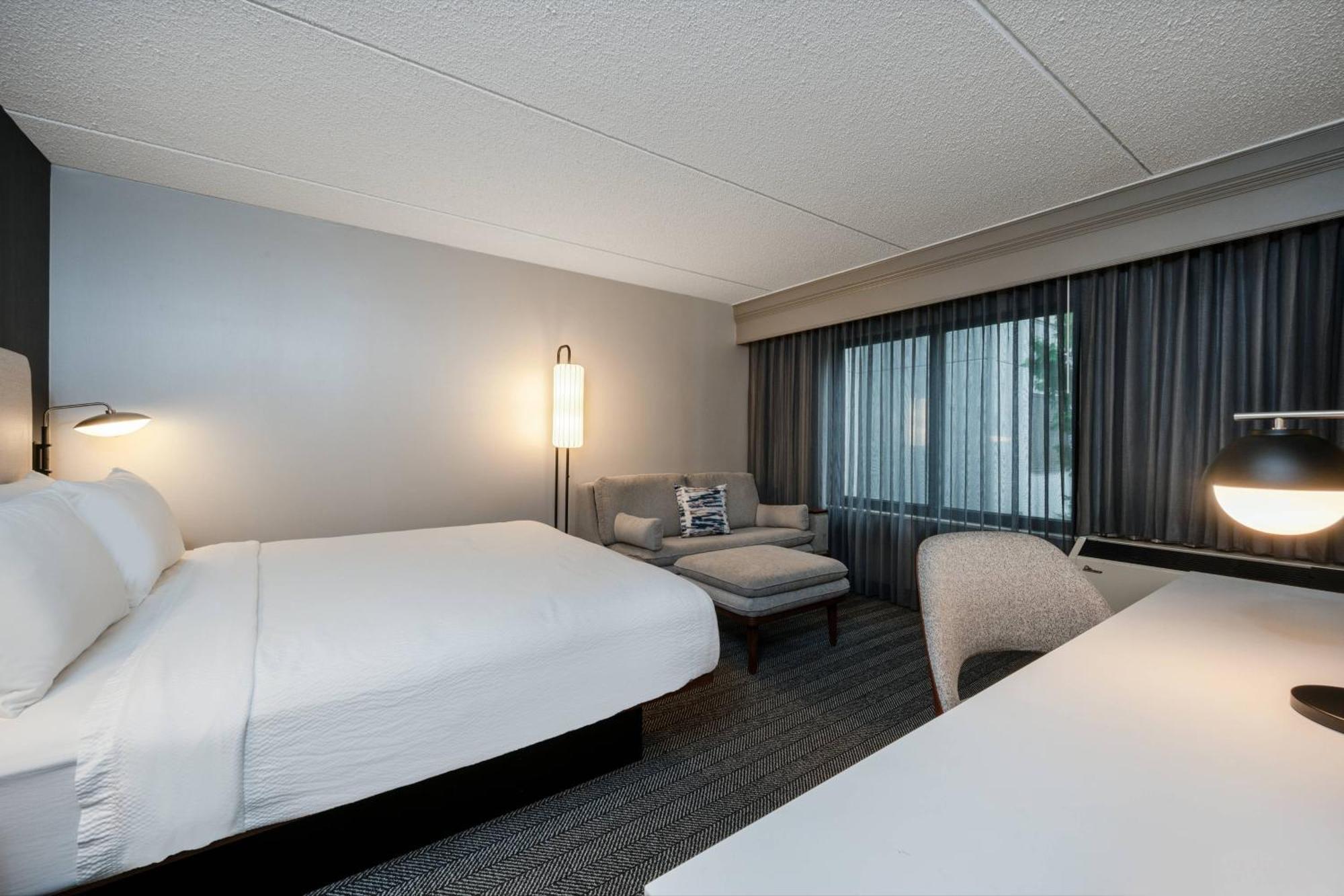Courtyard Columbus Airport Hotel Exterior photo